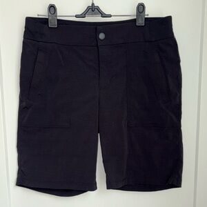 Athleta Trekkie 2.0 bermuda short sz 6 EUC LN 596504